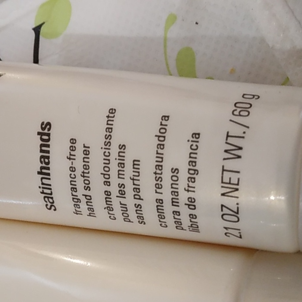 Mary Kay Satin Hands - Picture 5 of 7